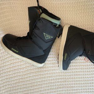 SNOWBOARDING BOOTS: THIRTYTWO TEAM FIT LASHED WOMENS BLACK/GREEN SNOWBOARD BOOTS